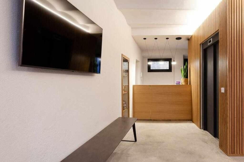 Velo Vern 3 Luxury Penthouse W Views Of City Wall ジローナ エクステリア 写真
